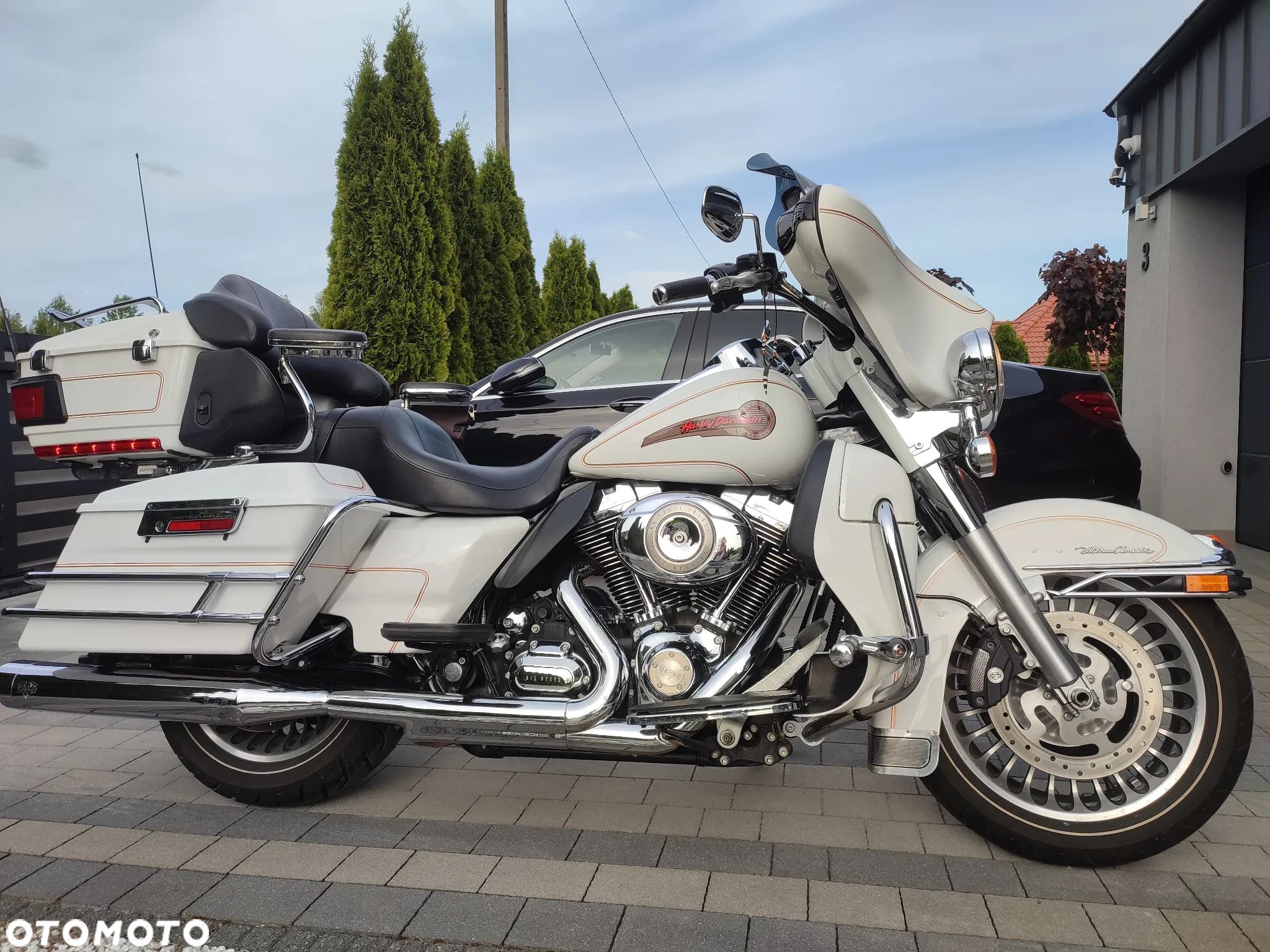 Harley-Davidson FLHTCU Ultra - 1