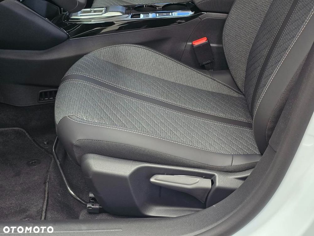 Peugeot 208 - 11