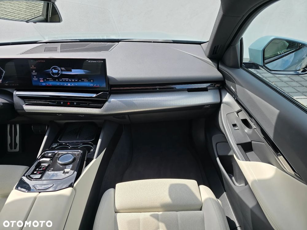 BMW Seria 5 520d xDrive - 11