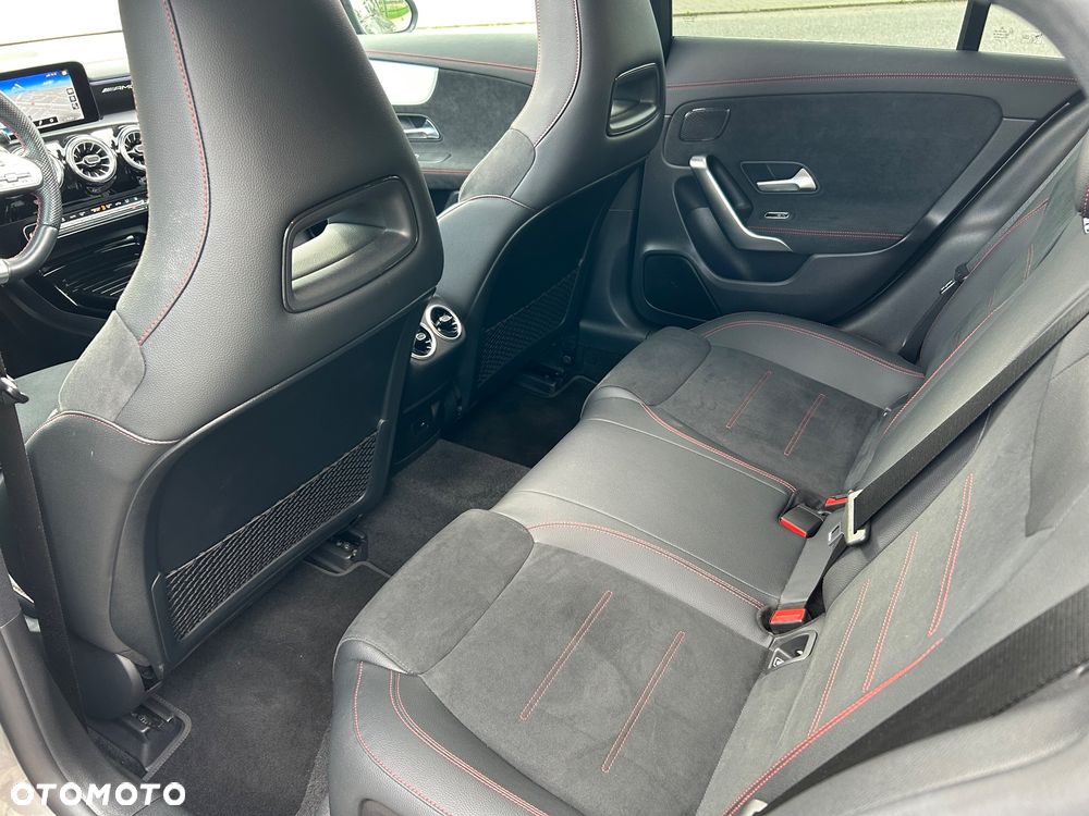 Mercedes-Benz CLA AMG 35 4Matic B AMG Speedshift 7G-DCT - 12