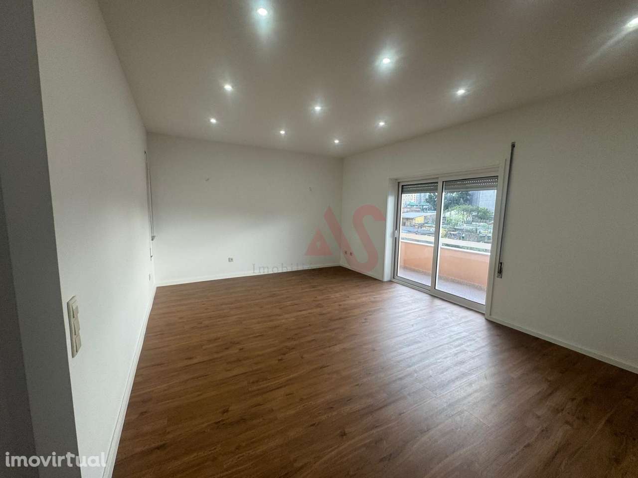 Excelente Apartamento T3 com Garagem Fechada – Águas Santas - Grande imagem: 4/17