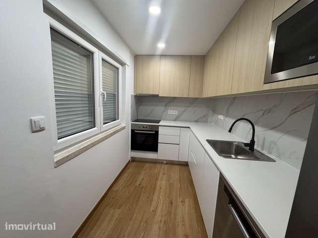 Apartamento T2 com varanda e ar condicionado - Grande imagem: 3/17