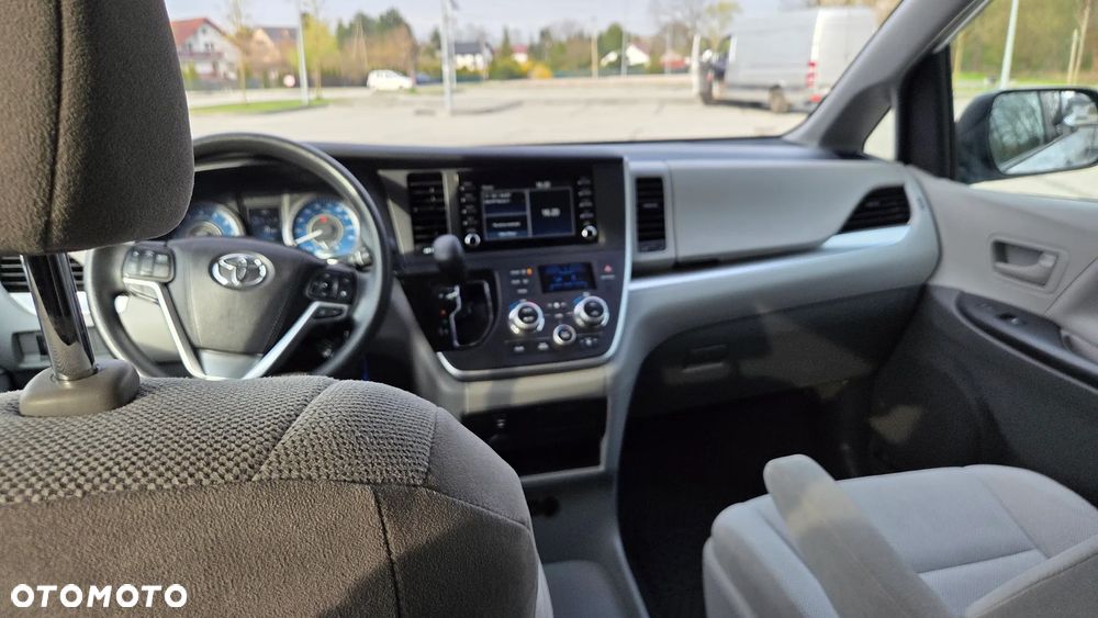 Toyota Sienna - 35
