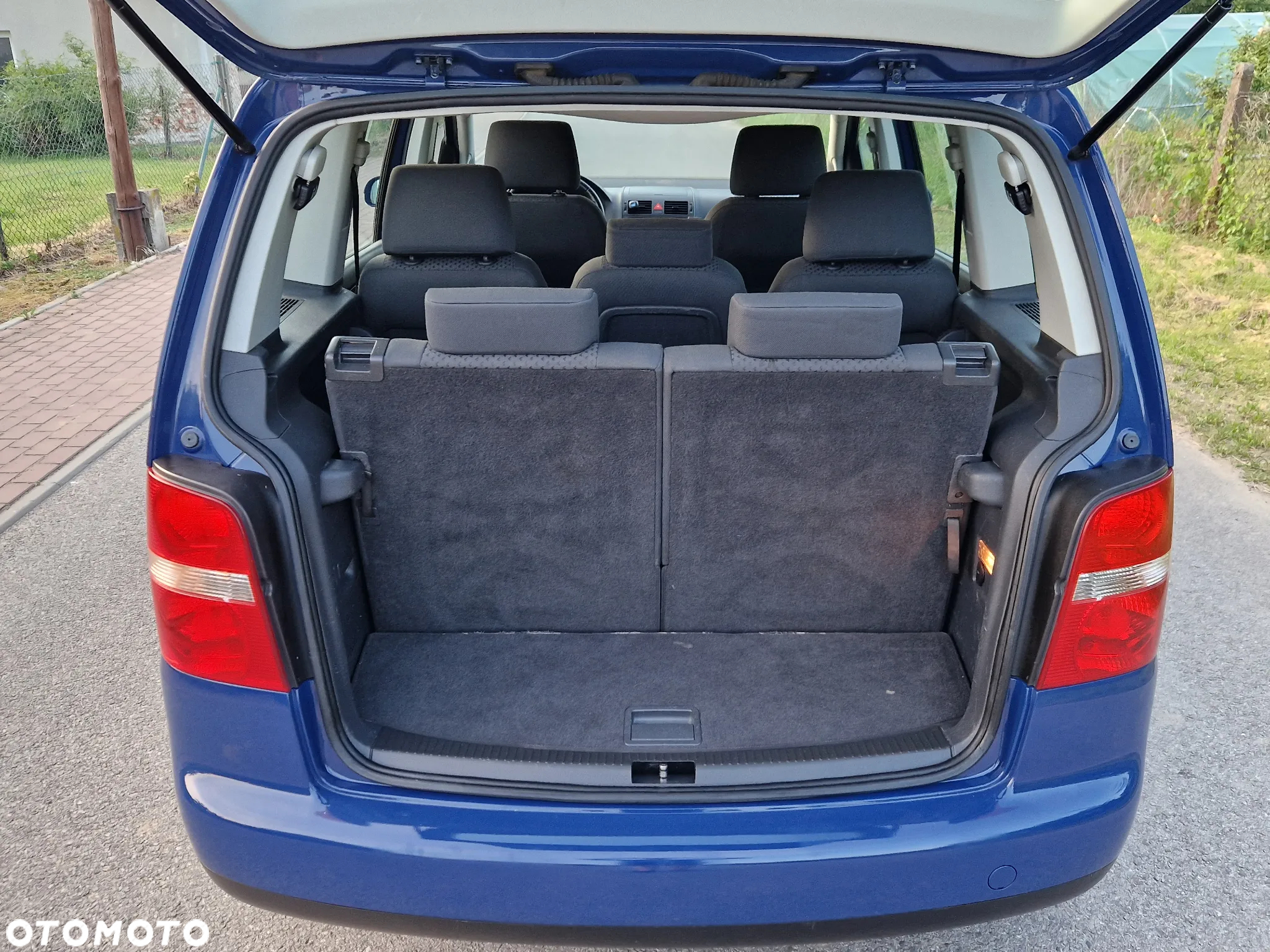 Volkswagen Touran 1.9 TDI Conceptline - 9