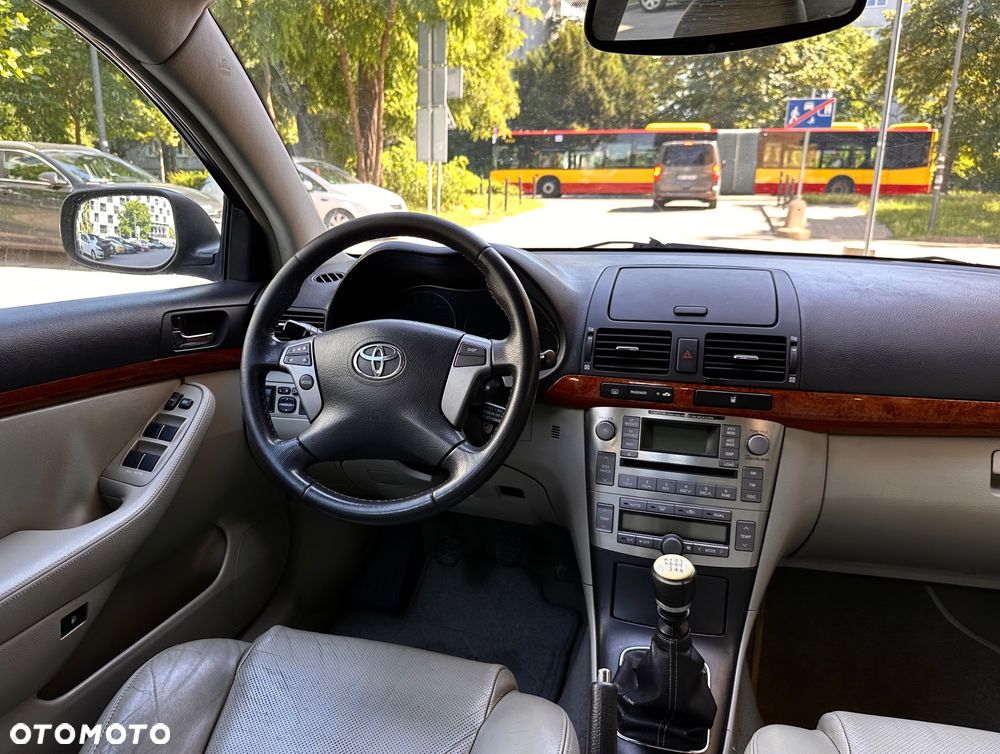 Toyota Avensis 2.2 D-CAT Executive - 9