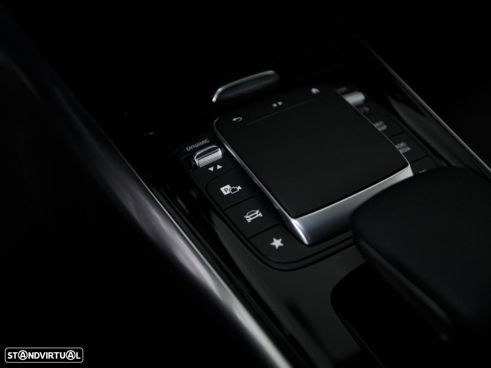 Mercedes-Benz GLA 180 7G-DCT Progressive - 34