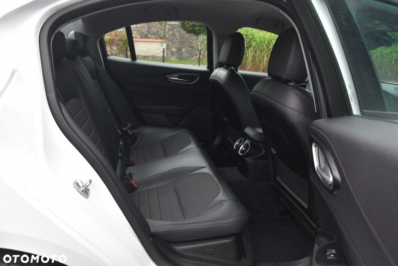 Alfa Romeo Giulia 2.2 Diesel - 13