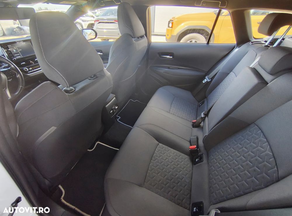 Toyota Corolla 1.8 HSD Business - 8