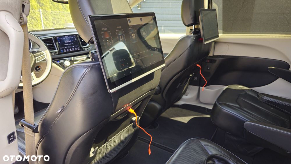 Chrysler Pacifica - 29