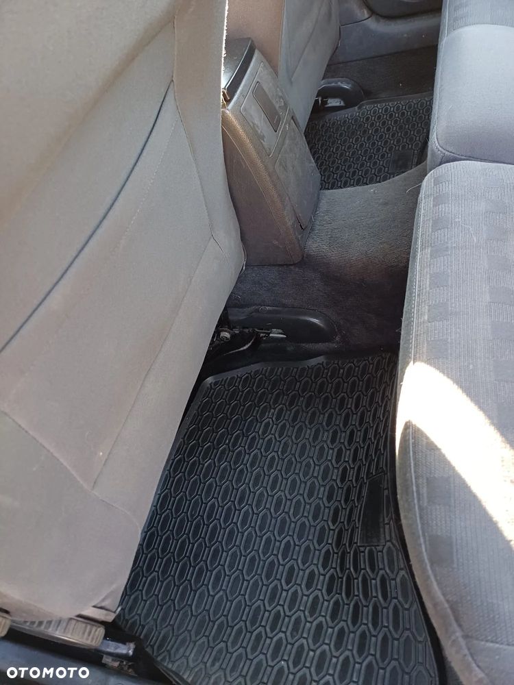 Volkswagen Passat 1.9 TDI Comfortline - 13