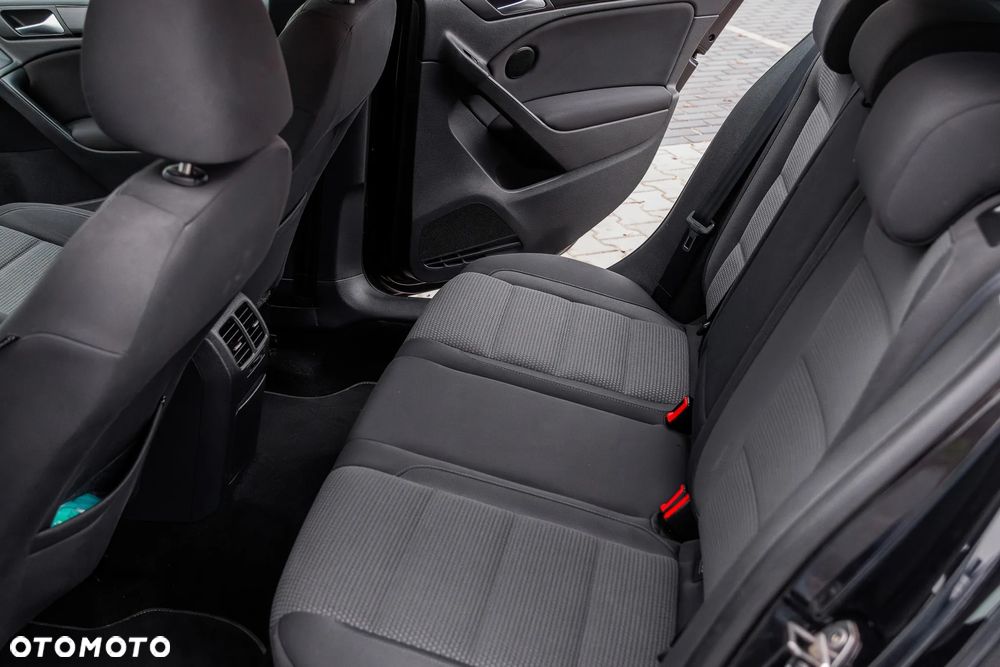 Volkswagen Golf 1.6 TDI DPF Comfortline - 26