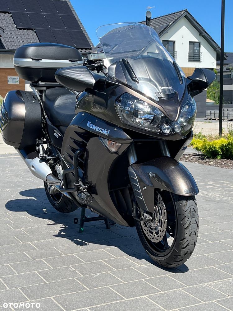 Kawasaki GTR - 4
