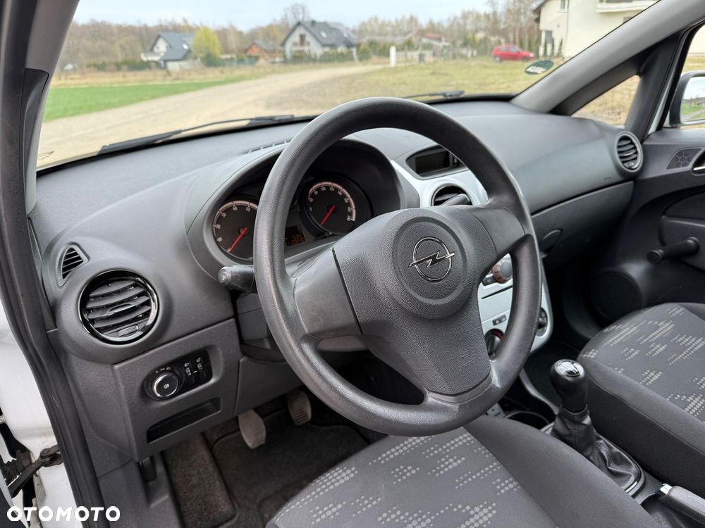 Opel Corsa 1.2 16V Essentia - 11