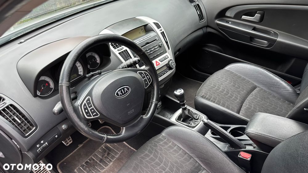 Kia Ceed - 12