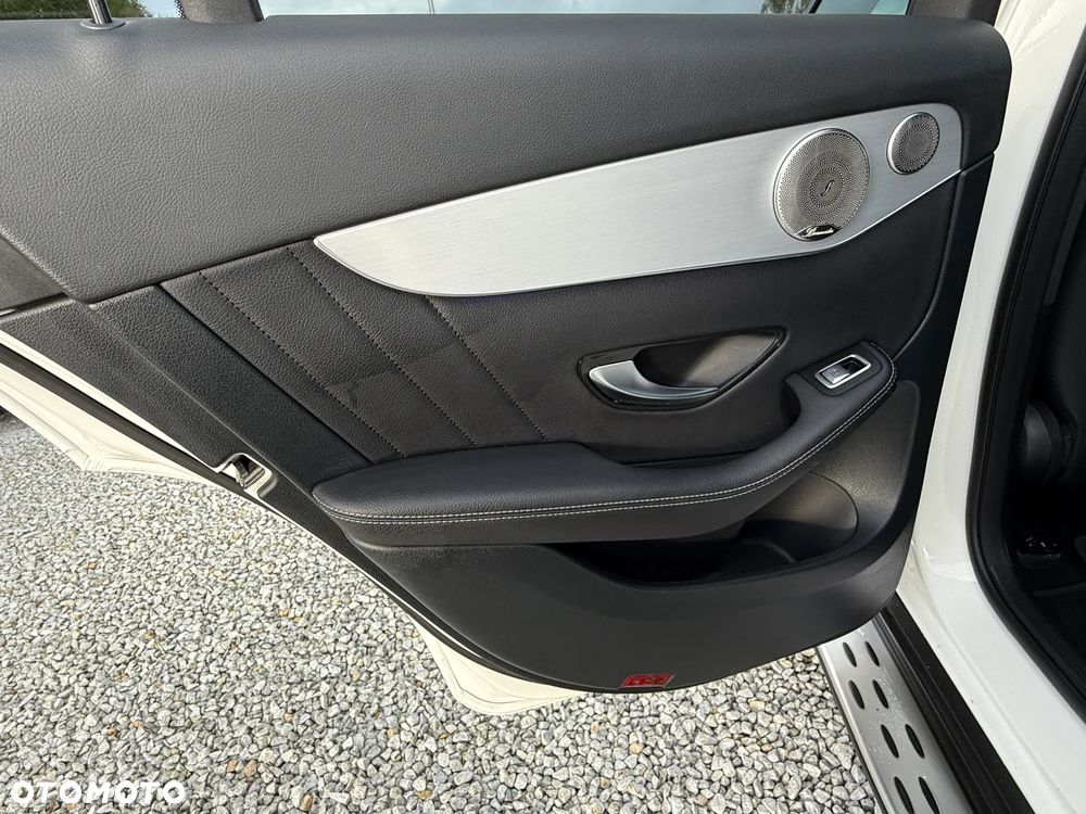 Mercedes-Benz GLC 300 de 4Matic 9G-TRONIC AMG Line Plus - 26