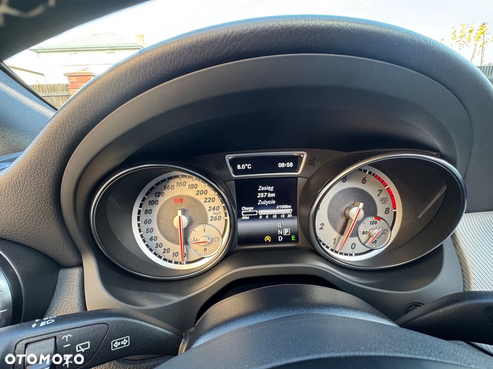 Mercedes-Benz CLA 250 7G-DCT - 12