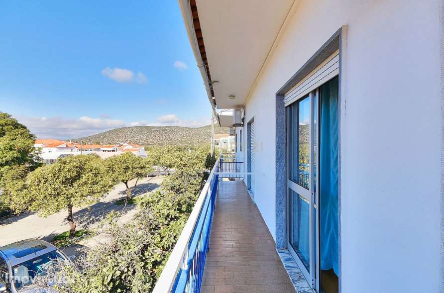 Prédio Misto em 4 estradas, Quarteira , Algarve com renda atual e pote - Grande imagem: 3/30