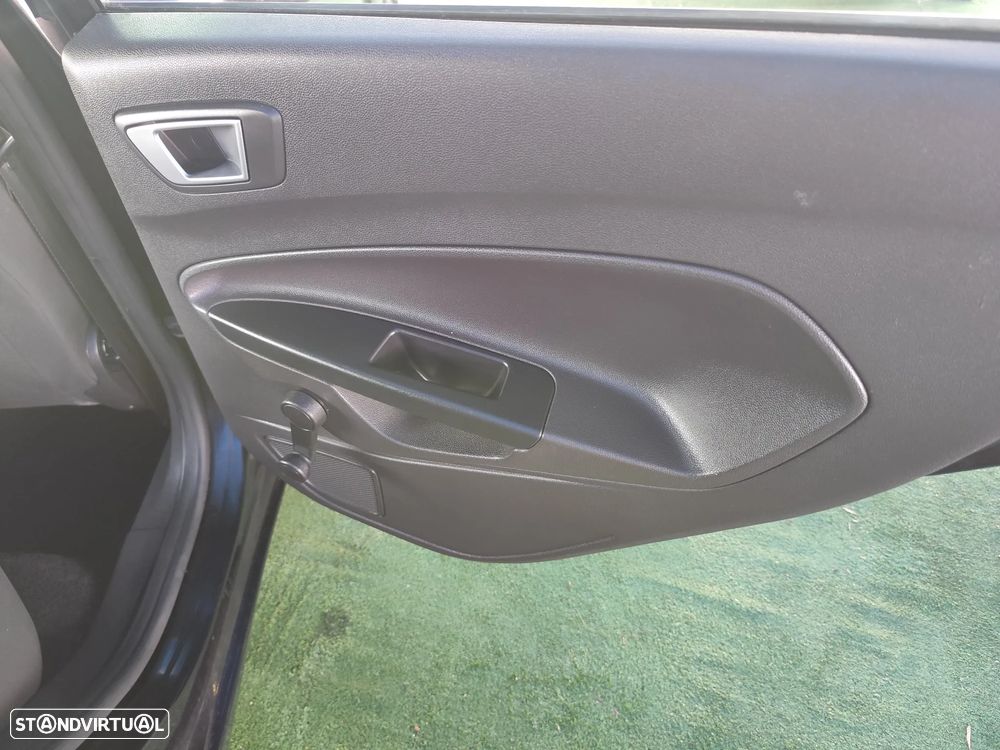 Ford Fiesta 1.5 TDCi Titanium - 37