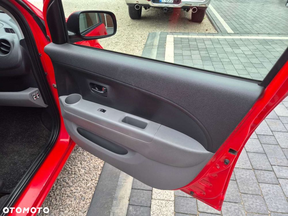Daihatsu Sirion - 23