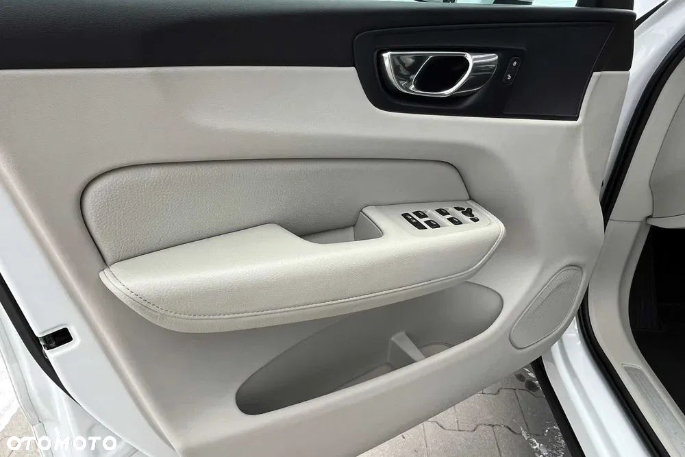 Volvo XC 60 D3 Momentum Pro - 8