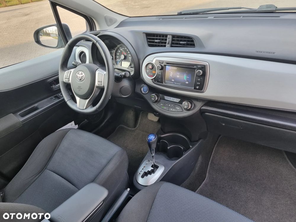 Toyota Yaris Hybrid 100 Life - 13