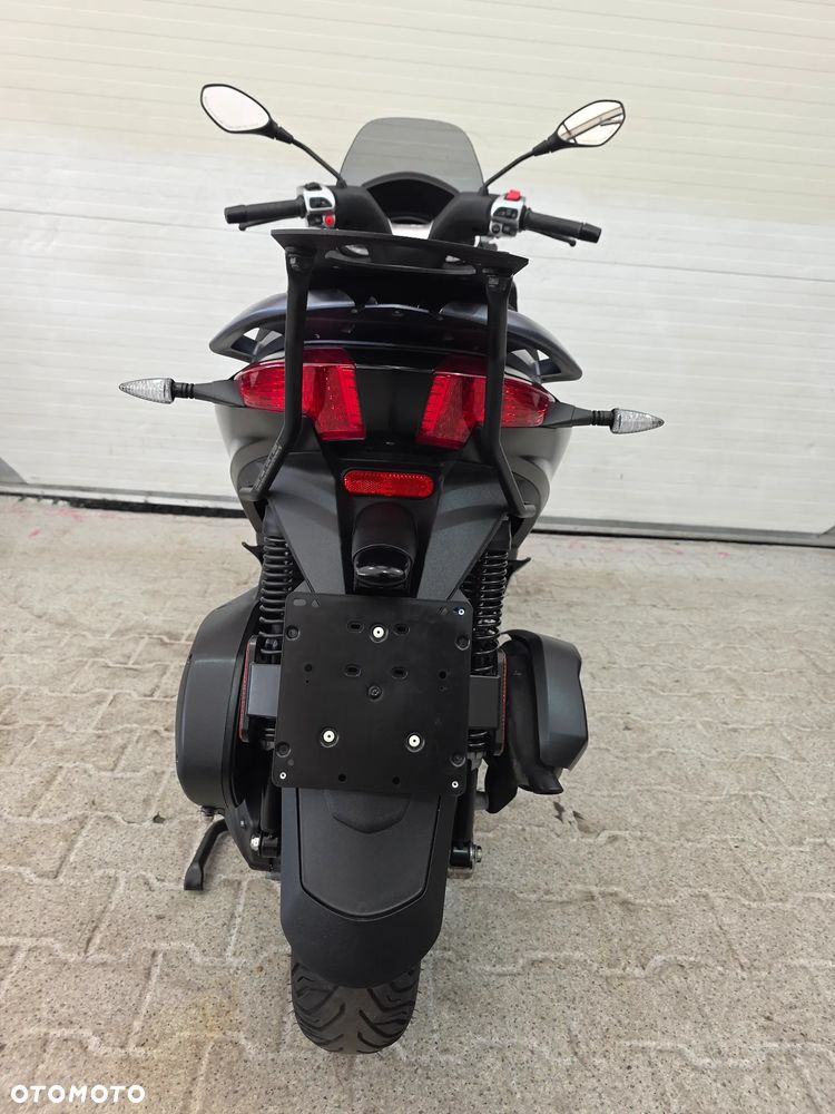Piaggio MP-3 - 24