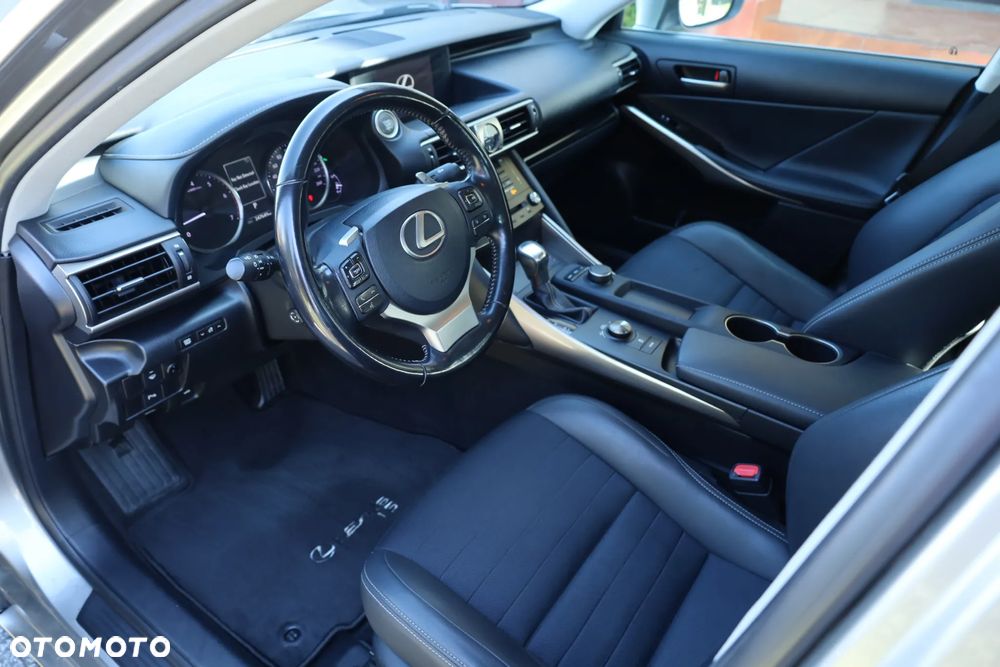 Lexus IS 200t Elegance - 11