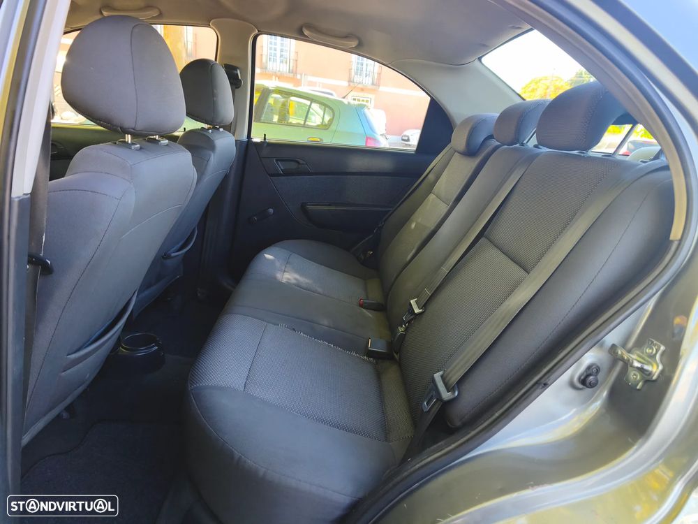 Chevrolet Aveo 1.2 LS - 11