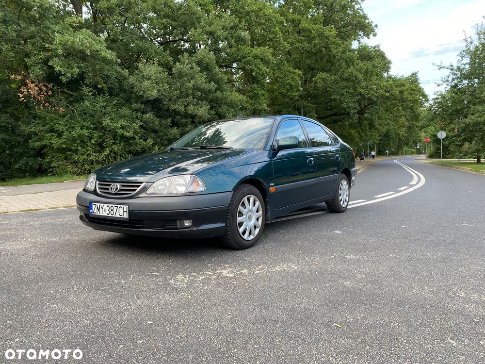 Toyota Avensis Liftback 00-03 - 1