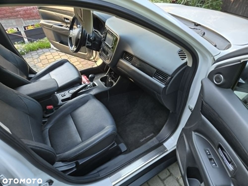 Mitsubishi Outlander - 8