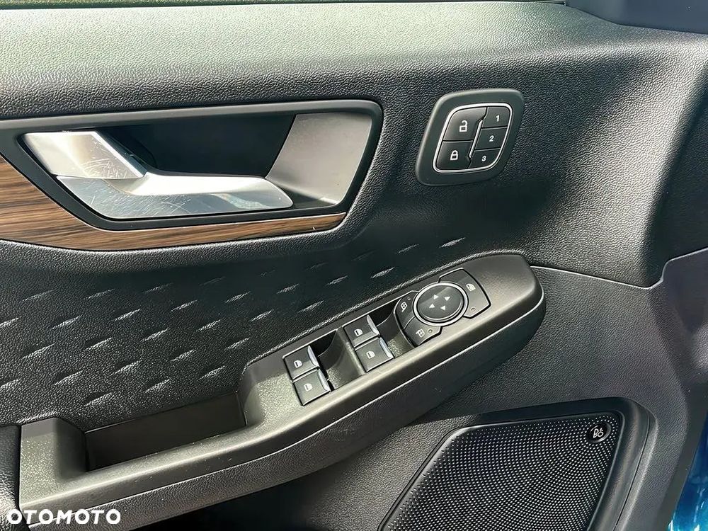 Ford Escape 2.0 EcoBoost AWD Titanium - 9