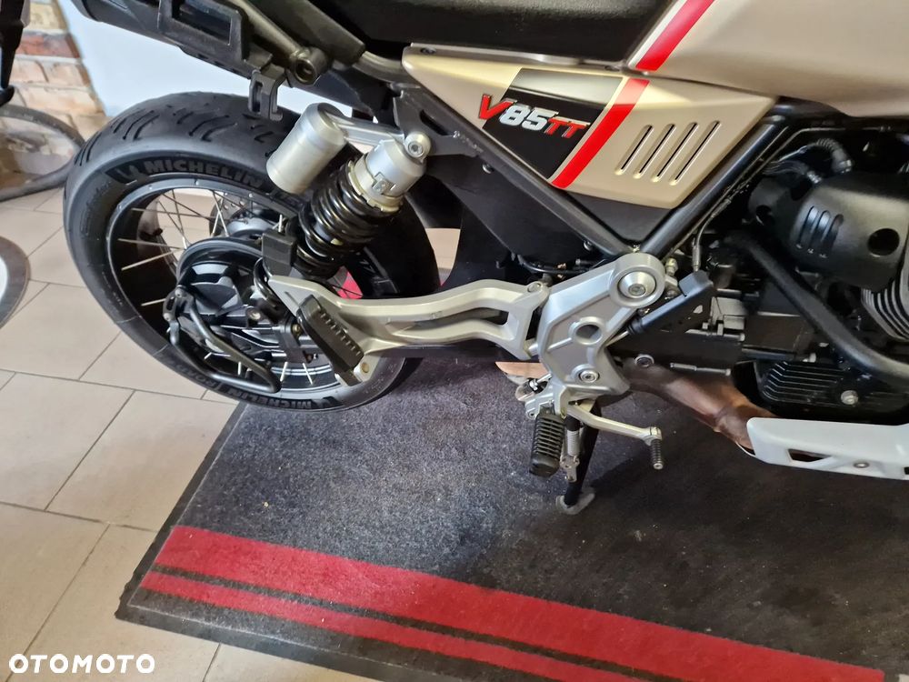 Moto Guzzi V85 - 31