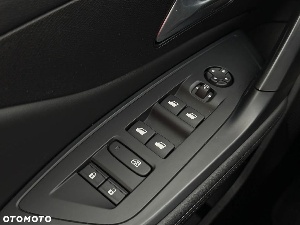 Peugeot 408 1.2 PureTech Allure S&S EAT8 - 28