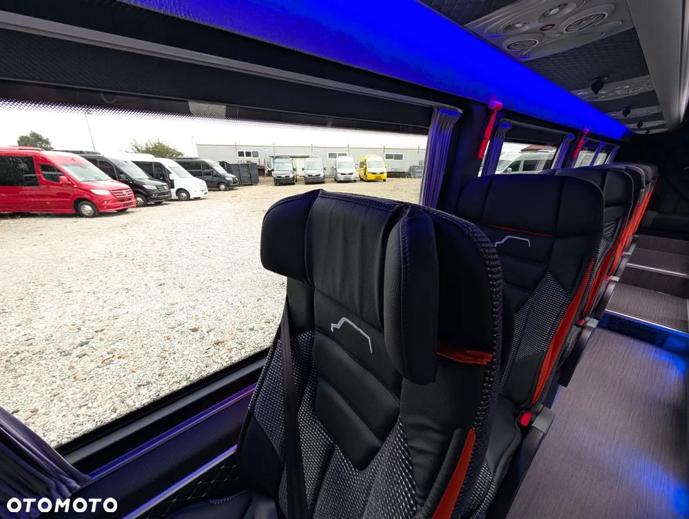 Mercedes-Benz Sprinter 519 - 21