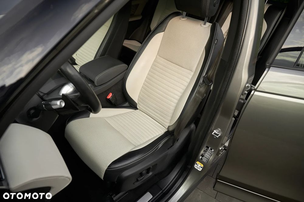 Land Rover Discovery Sport 2.0 D180 R-Dynamic S - 13