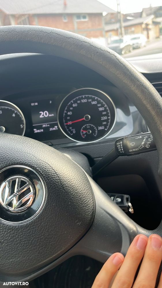 Volkswagen Golf 1.6 TDI DPF Trendline - 9