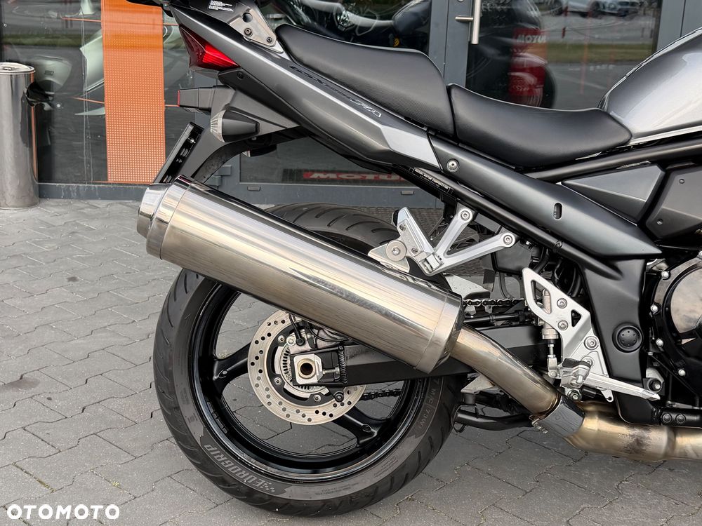 Suzuki GSX - 6