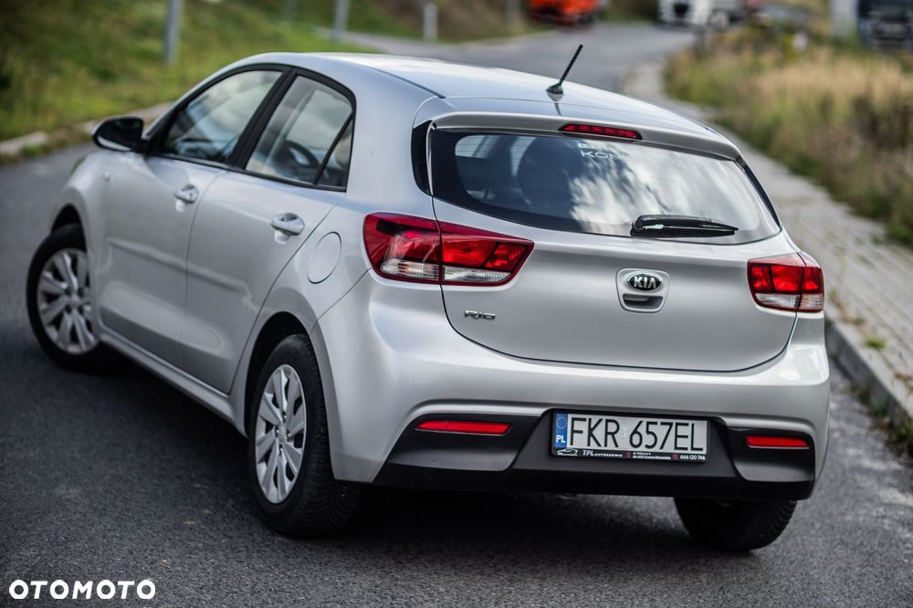 Kia Rio - 12