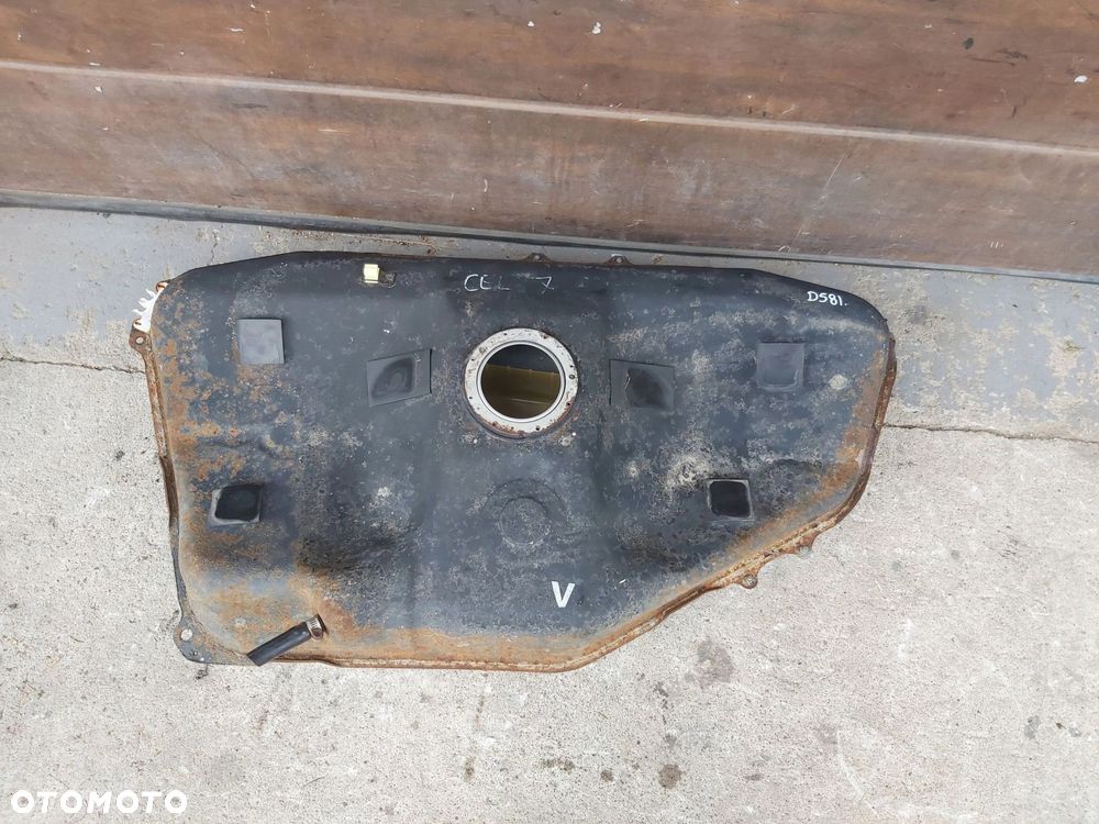 Toyota Celica VII 99-06r zbiornik paliwa bak - 1