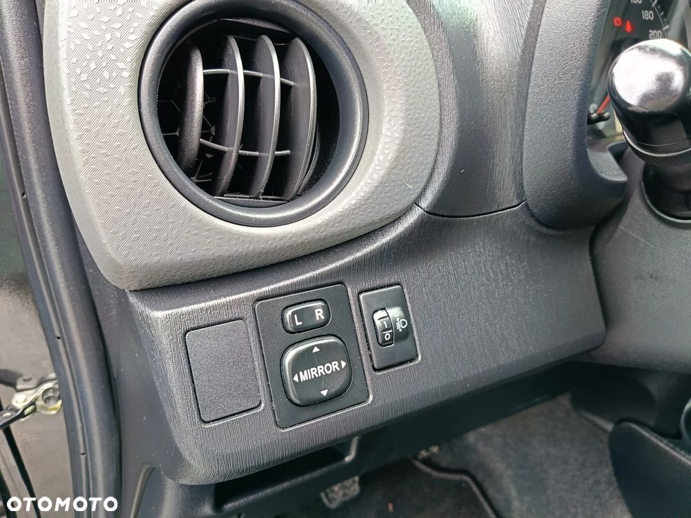 Toyota Yaris - 12