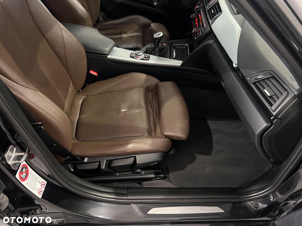 BMW Seria 3 320d Luxury Line - 26