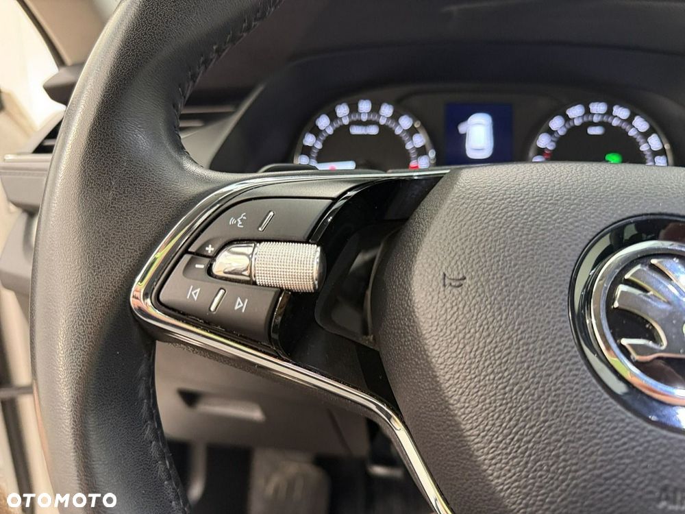 Skoda Octavia 2.0 TDI Ambition DSG - 24