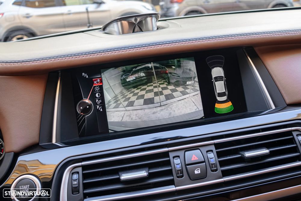 BMW 750 Li xDrive Pack M — fotografia 30