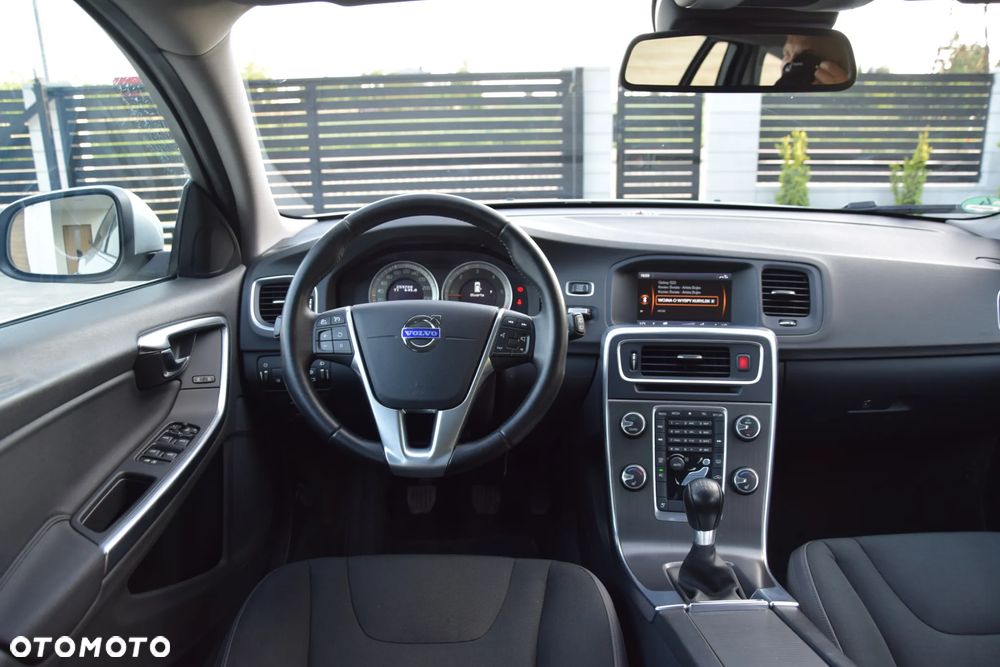 Volvo V60 D3 Momentum - 32