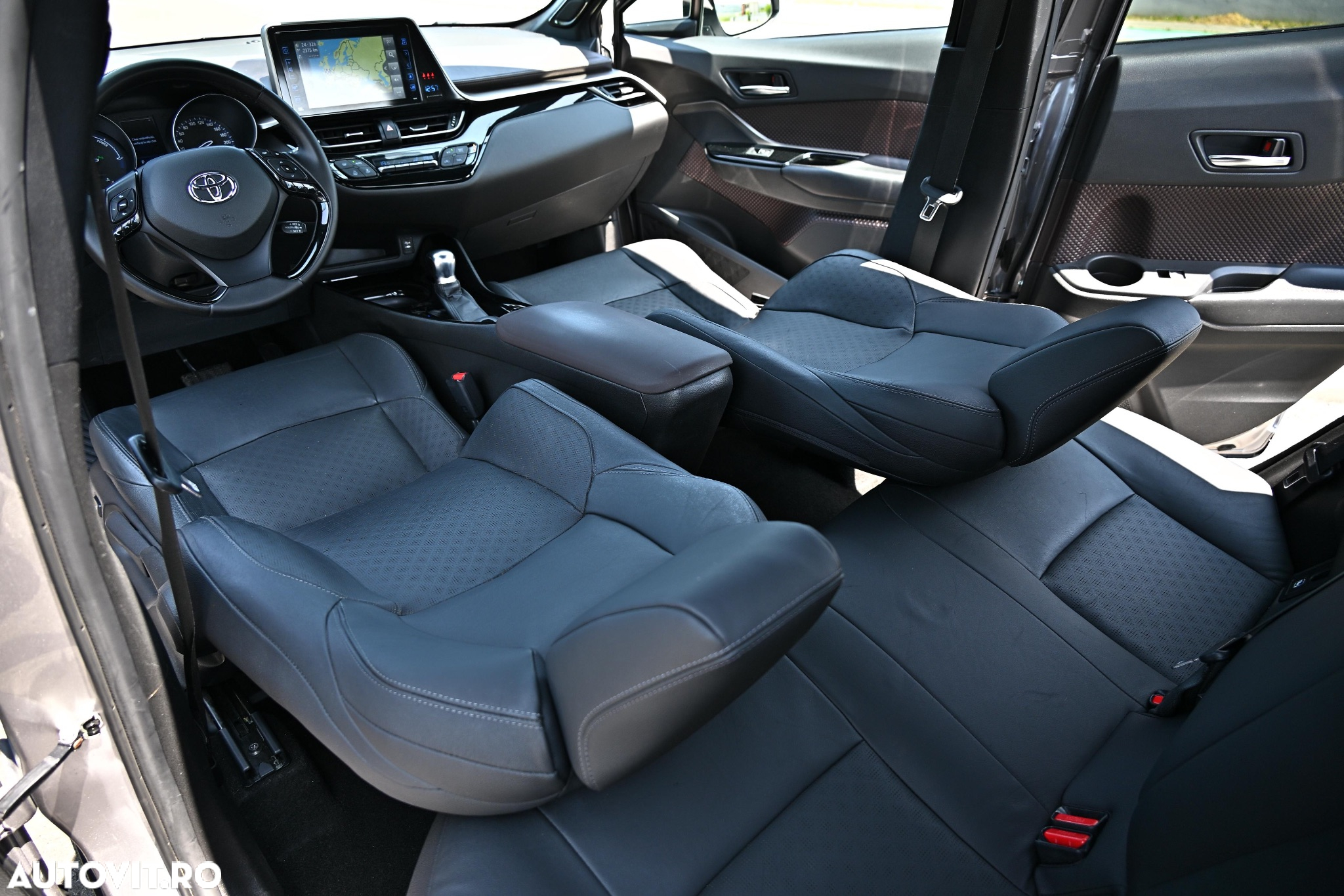 Toyota C-HR Hybrid Style Selection - 14