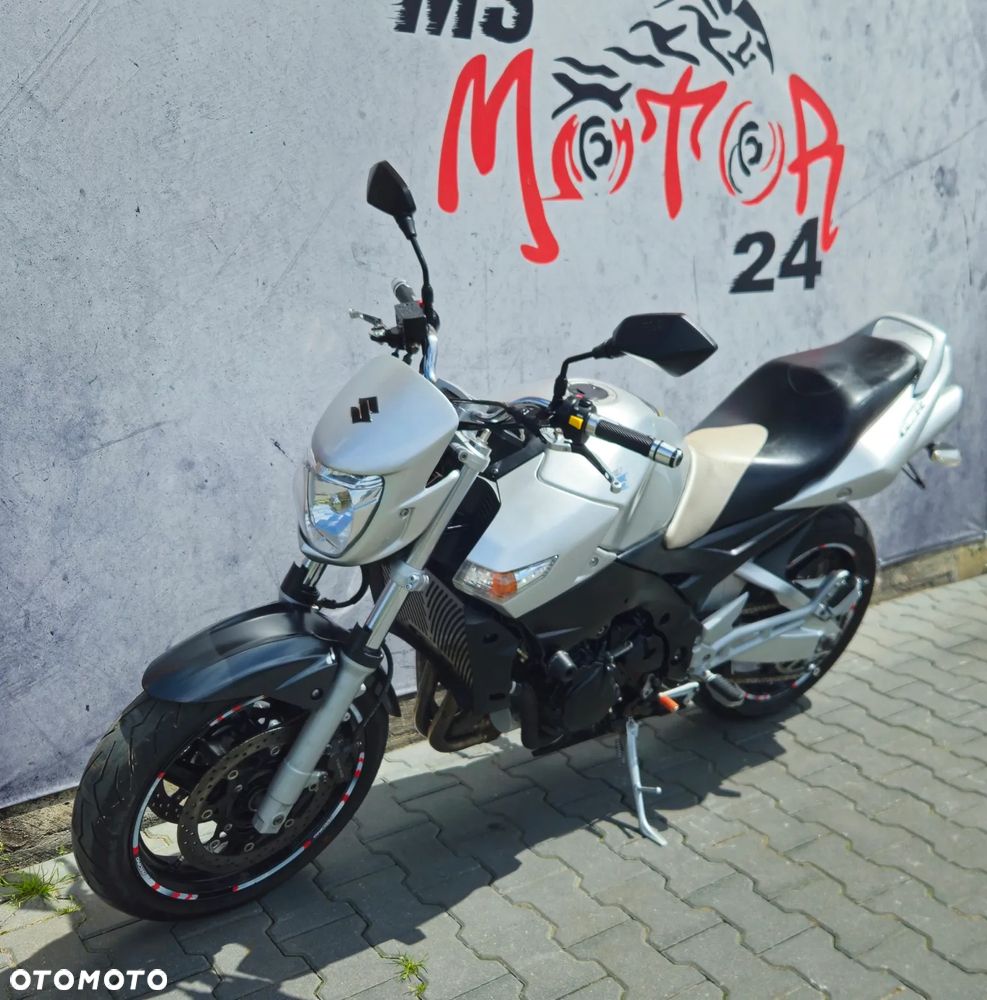 Suzuki GSR - 10