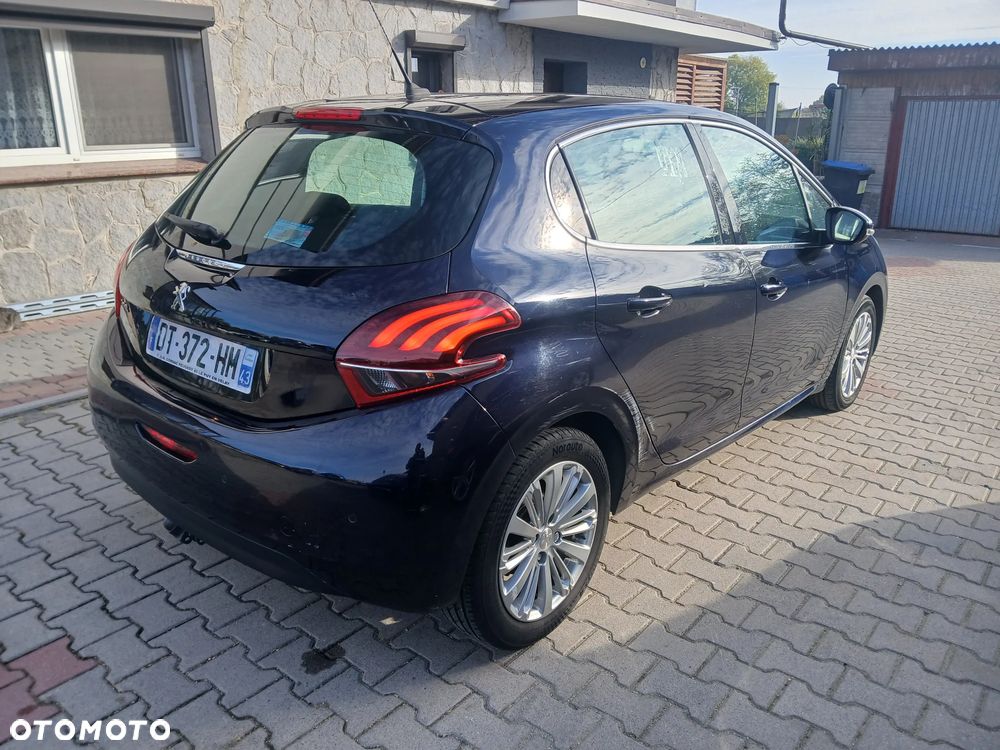 Peugeot 208 2015 photo 4