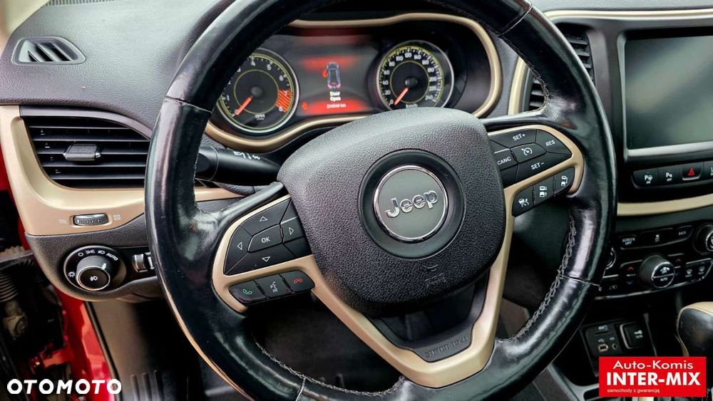 Jeep Cherokee - 32