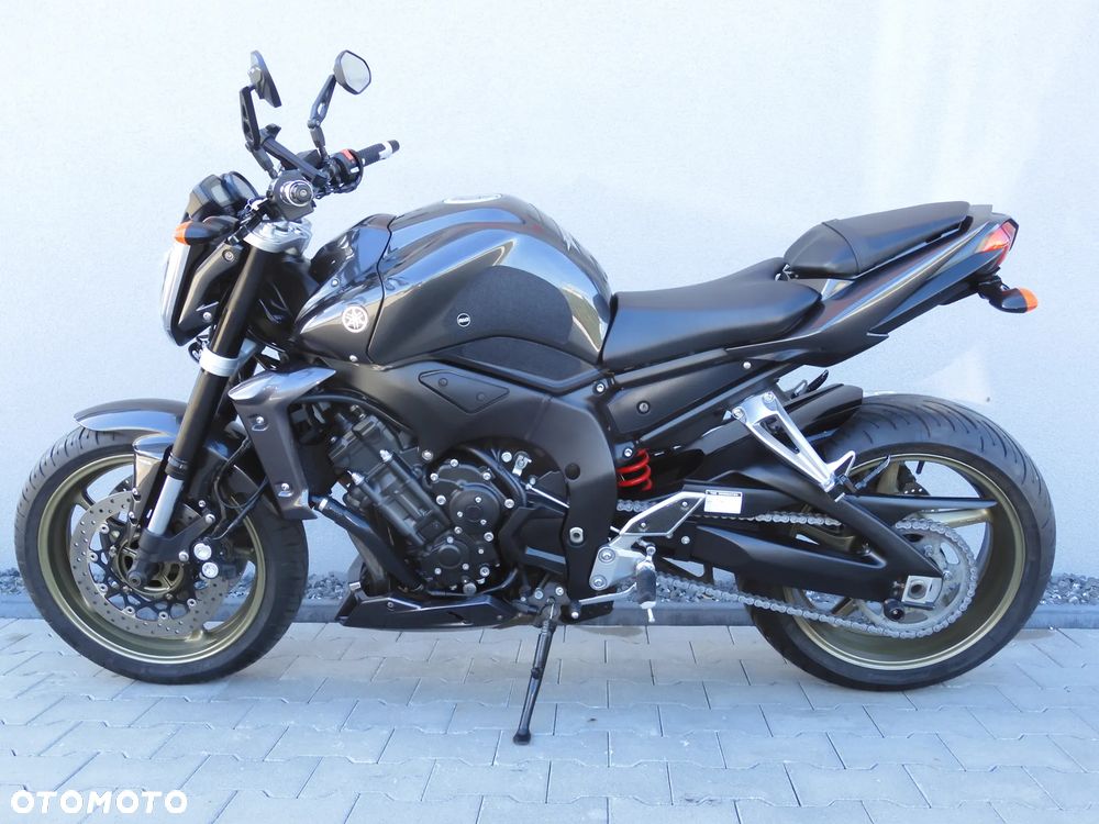 Yamaha FZ - 28