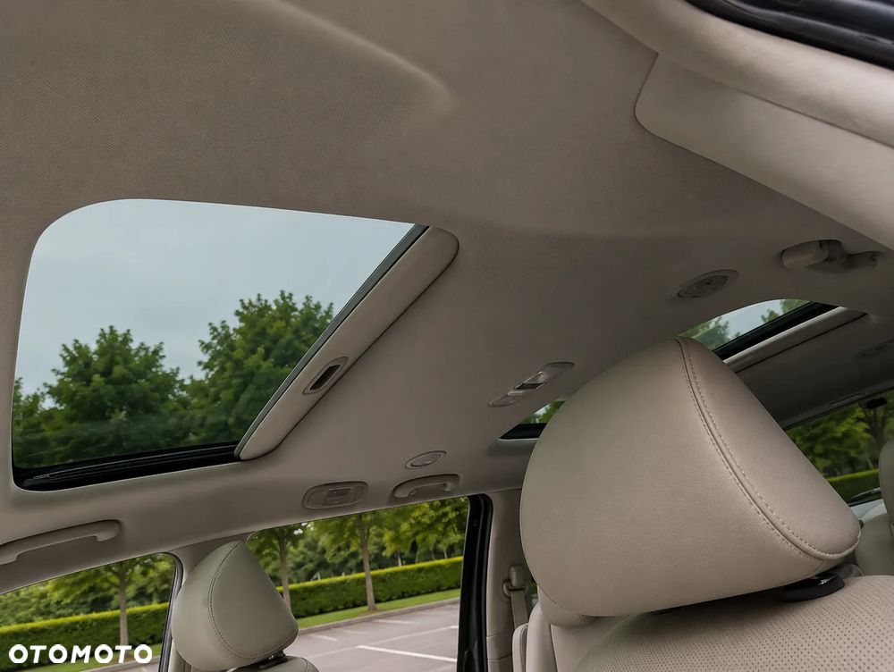 Kia Carnival - 11